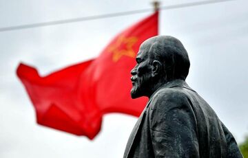 У Новопскові окупанти встановлюють пам'ятник Леніну: фото У Новопскові окупанти встановлюють пам'ятник Леніну: фото