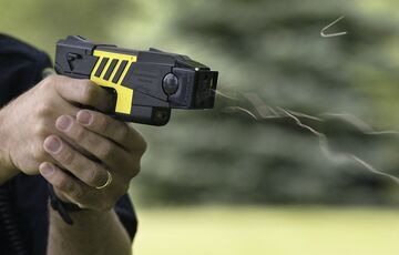 У главу патрульної поліції України вистрілили з Taser (відео)