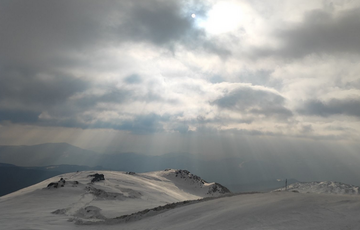 До Карпат повернулася справжня зима: фото