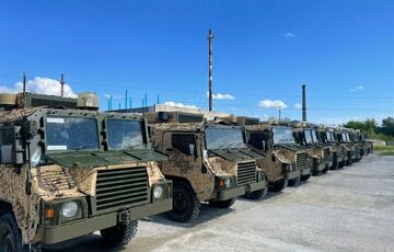 Украинский воин закупил для ВСУ бронированные вездеходы Pinzgauer: фото Украинский воин закупил для ВСУ бронированные вездеходы Pinzgauer: фото