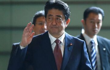 На бывшего премьер-министра Японии совершено покушение двумя выстрелами На бывшего премьер-министра Японии совершено покушение двумя выстрелами