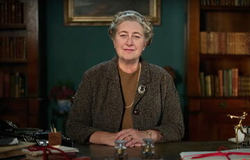 ВВС при помощи нейросети ”воскресила” Агату Кристи - она проводит писательские курсы: видео