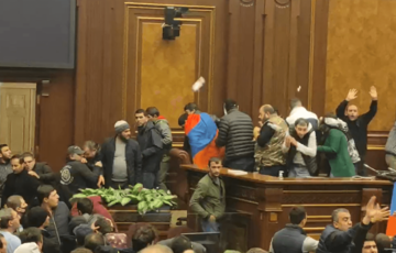 Протестувальники захопили уряд і парламент Вірменії - ВІДЕО