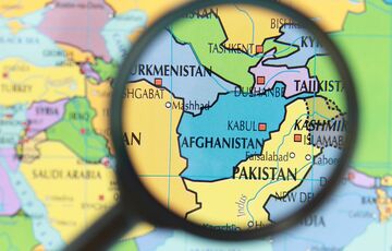 Пакистан нанес авиаудары по Афганистану: погибли десятки людей Пакистан нанес авиаудары по Афганистану: погибли десятки людей