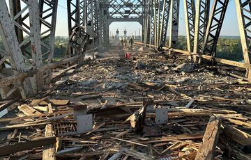 У Кременчуці організували тимчасову переправу через Дніпро У Кременчуці організували тимчасову переправу через Дніпро