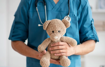 Визит к детскому гинекологу: что нужно знать родителям