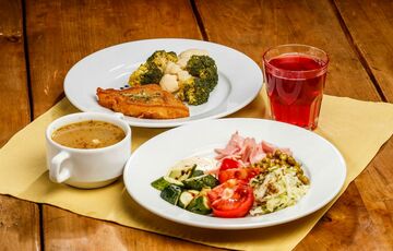 У київському кафе персонал отруївся власними стравами