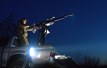 Під час нічної атаки у Києві впали уламки російського дрона