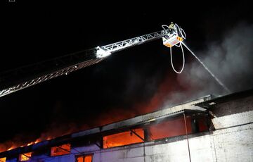 Через російський удар у Миколаєві сталася масштабна пожежа Через російський удар у Миколаєві сталася масштабна пожежа