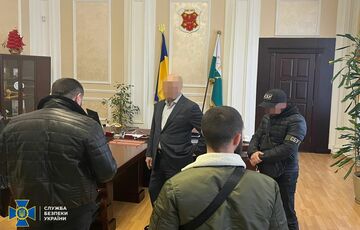 Мэру Полтавы вручили сообщение о подозрении Мэру Полтавы вручили сообщение о подозрении