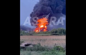 Спутники фиксируют пожар на нефтебазе ”Кристалл”, обеспечивающей топливом аэродром Энгельс-2