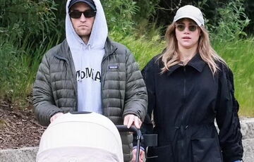 Роберта Паттінсона та Сьюкі Уотерхаус спіймали на прогулянці з новонародженим: фото