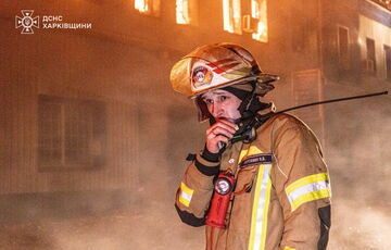 У Харкові загасили масштабну пожежу на підприємстві, яке атакували росіяни: фото 