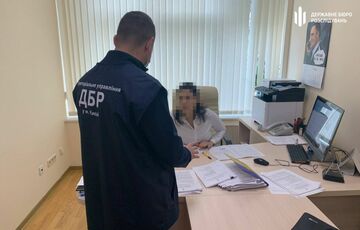 ДБР провело обшуки в департаменті КМДА у справі про незаконну забудову в зоні Києво-Печерської Лаври