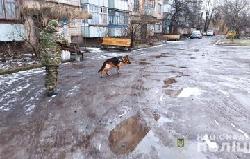 Суд арестовал мужчину, который выстрелил из гранатомета по многоэтажке в Кривом Роге: фото Суд арестовал мужчину, который выстрелил из гранатомета по многоэтажке в Кривом Роге: фото