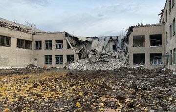 Російські військові зруйнували школу в Донецькій області, - ВІДЕО