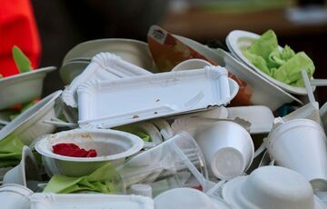 В Украине хотят запретить одноразовую пластиковую посуду В Украине хотят запретить одноразовую пластиковую посуду