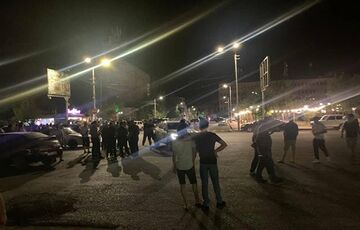 Под Ереваном бывший депутат ворвался с гранатой в здание горсовета Под Ереваном бывший депутат ворвался с гранатой в здание горсовета