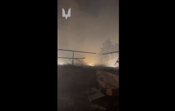 Опубликованы кадры обстрела Бахмута фосфорными боеприпасами Опубликованы кадры обстрела Бахмута фосфорными боеприпасами