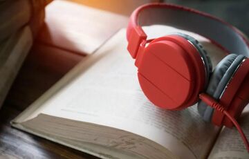 Усі повнолітні в Україні отримають по 900 гривень на покупку книг