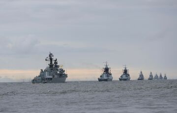 Из-за шторма в Черном море стало меньше российских кораблей Из-за шторма в Черном море стало меньше российских кораблей