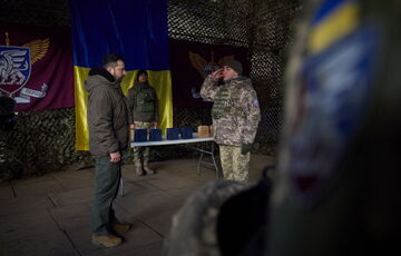 Зеленский тайно посетил Бахмут Зеленский тайно посетил Бахмут