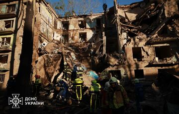 Зеленский прокомментировал удар России по жилым домам в Киеве