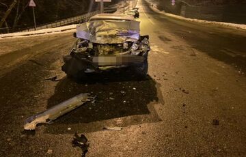 В результаті потрійного ДТП в Харкові легковик викинуло до велодоріжки (фото)
