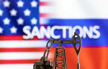 Не менее 65 нефтяных танкеров встали на якорь после новых санкций США против России Не менее 65 нефтяных танкеров встали на якорь после новых санкций США против России