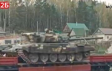 Беларусь перебрасывает эшелоны военной техники ближе к Украине