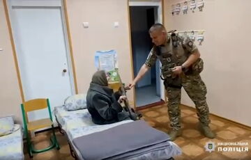 98-летняя украинка преодолела 10 км через линию фронта без еды и воды, чтобы выбраться из Очеретино 98-летняя украинка преодолела 10 км через линию фронта без еды и воды, чтобы выбраться из Очеретино