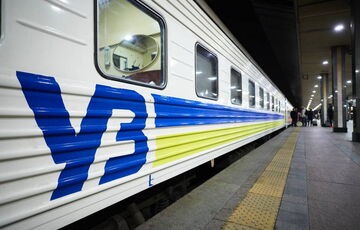Росіяни обстріляли залізницю на Харківщині: є поранені, затримуються потяги Росіяни обстріляли залізницю на Харківщині: є поранені, затримуються потяги