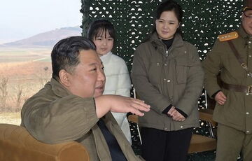 Ким Чен Ын впервые показал дочь на полигоне по испытанию ракеты Hwasongpho-17