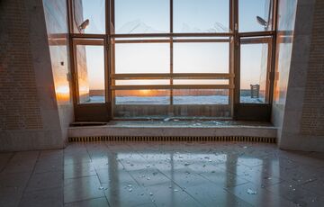 Російський обстріл пошкодив зал музею у підніжжі монумента ”Батьківщина-мати”