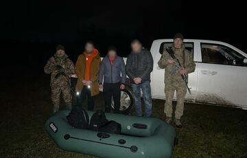 На річці Тиса в різдвяну ніч схопили групу ухилянтів, - ВІДЕО