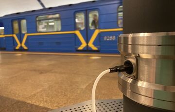 У київському метро з'явилися точки з USB-зарядками  У київському метро з'явилися точки з USB-зарядками