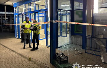 В Житомире мужчина бросил гранату в группу людей возле супермаркета: ранены 6 человек