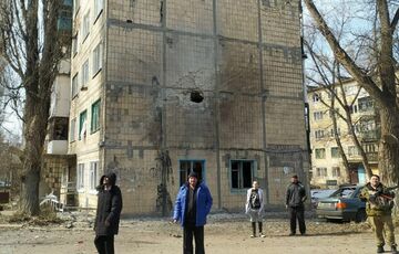 Российские военные ударили по многоквартирному дому в Авдеевке