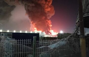 Під Санкт-Петербургом грандіозна пожежа на складах Wildberries: кадри