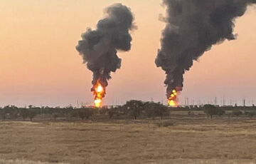 В России нефтебазу в Пролетарске, которая горит 4 день, тушат священники молитвами