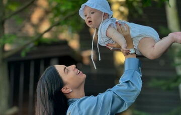 Дружина абсолютного чемпіона світу з боксу Усика вперше показала доньку