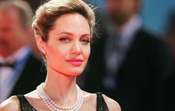 Анджелину Джоли заметили во львовском кафе: видео