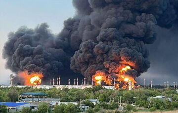 В России нанесены удары по нефтебазе Энгельс, аэродрому ”Дягилево” и оборонному заводу ”Прогресс”