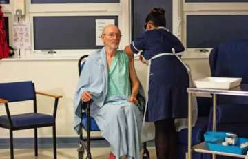 У Британії вакцинуватися від COVID-19 прийшов Вільям Шекспір У Британії вакцинуватися від COVID-19 прийшов Вільям Шекспір