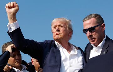 Трамп подробно описал первые минуты после покушения Трамп подробно описал первые минуты после покушения