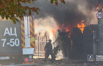 Росіяни завдали удару по Центральному ринку в Сумах