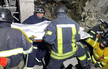 В Запорожье из-под завалов деблокировали тело еще одного погибшего: фото В Запорожье из-под завалов деблокировали тело еще одного погибшего: фото