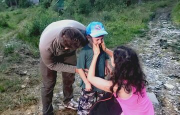 В Карпатах нашли потерявшегося сутки назад 6-летнего Алешу: где он спал и что ел в горах - ВИДЕО