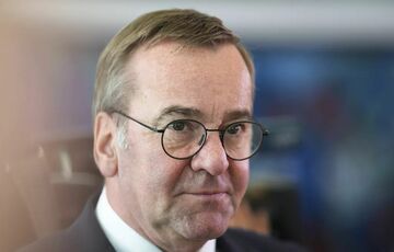 Зал вибухнув оплесками: Міністр оборони Німеччини відповів на критику Венса