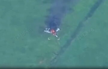 Появилось видео с пылающим российским Су-35, который утром сбили ВСУ Появилось видео с пылающим российским Су-35, который утром сбили ВСУ